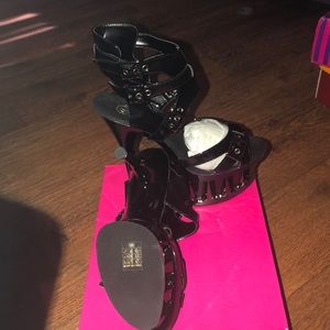 Black Platform 6in Heels w/ Detailed Imprints